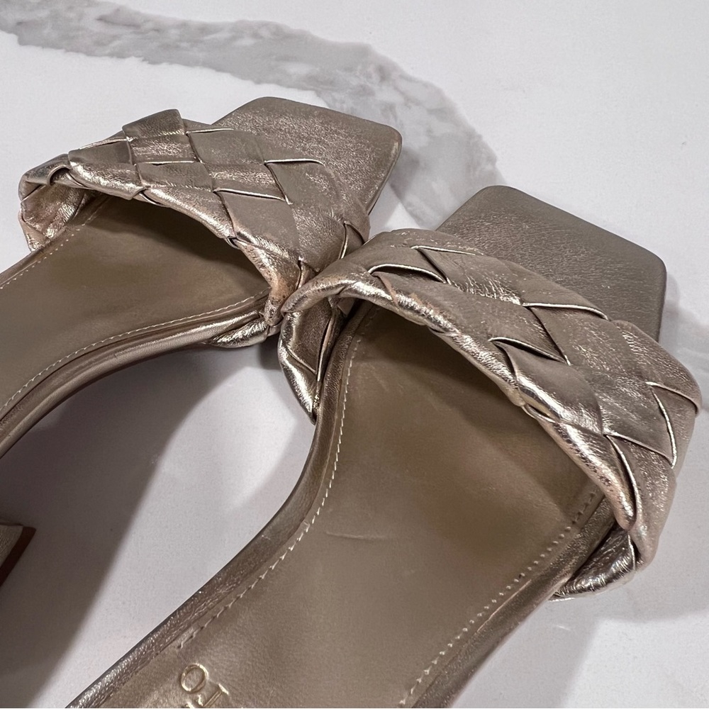 Vince Camuto Women’s Semtera Sandal Gold Metallic Block Heel Sz 6‎ -FLAWED - Picture 8 of 16